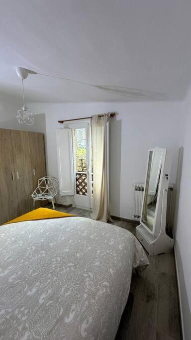 Habitacion Roca Foradada En Casa Cami De Les Aiguees Monistrol De Montserrat Ngoại thất bức ảnh