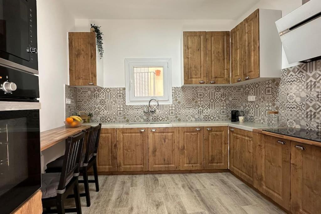Habitacion Roca Foradada En Casa Cami De Les Aiguees Monistrol De Montserrat Ngoại thất bức ảnh