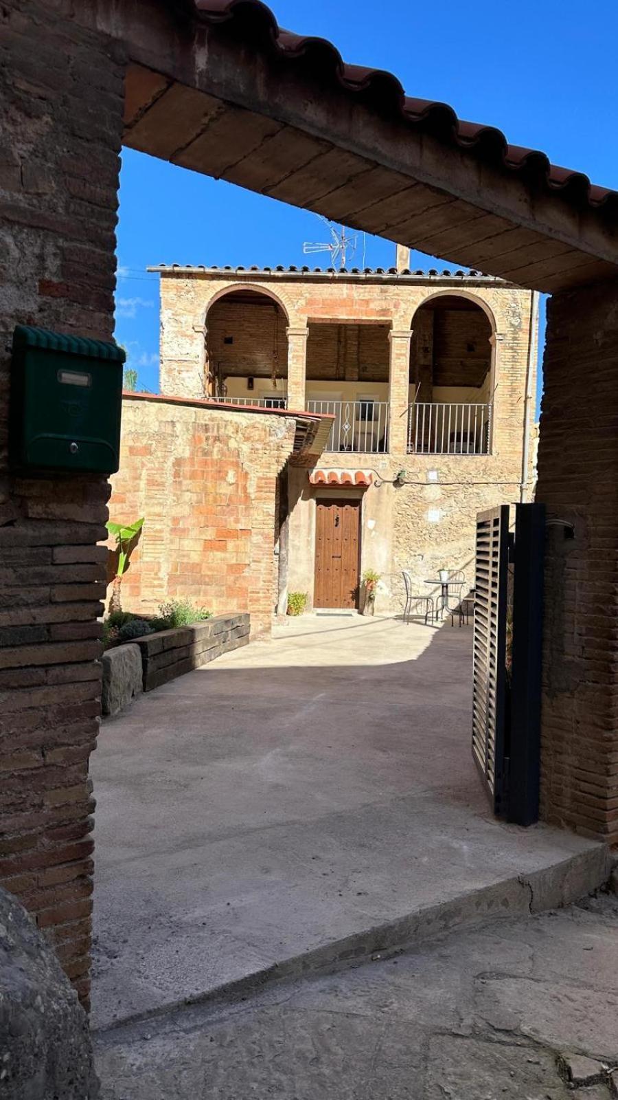Habitacion Roca Foradada En Casa Cami De Les Aiguees Monistrol De Montserrat Ngoại thất bức ảnh